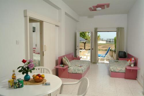 Sunbay Apartments - image 6