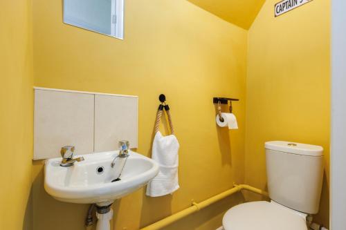 Banyo, The Quarters, Maritime 3 Bedroom Flat, Sleeps 5 in Maryport