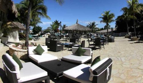 Pub/salon, Cofresi Palm Beach & Spa Resort - All Inclusive in Puerto Plata
