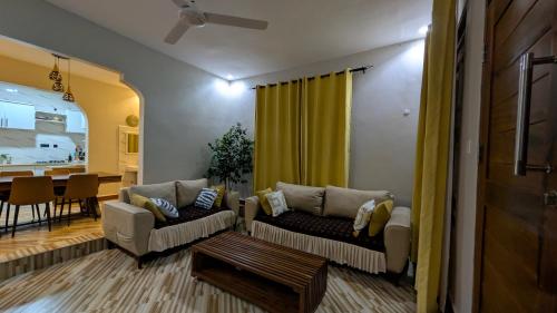 Esther & Hans Homes in โดโดม่า