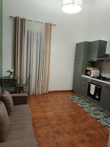 Casa Giulio Cesare di Shain binari 1 e 2