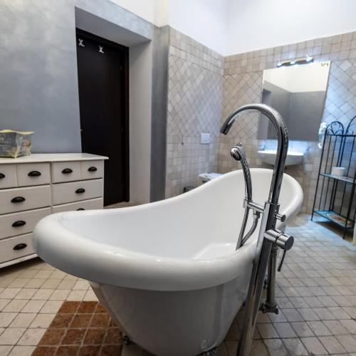 Hotel Regal 1880 - Boutique Hotel Parcul Central  in กลางเมืองซินายา