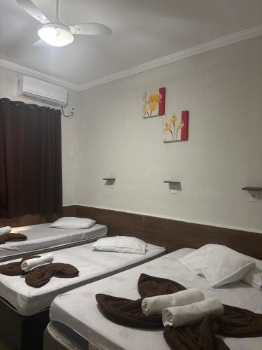 Pousada Quarto Familiar com ar,frigobar,wi fi, garagem - Varginha