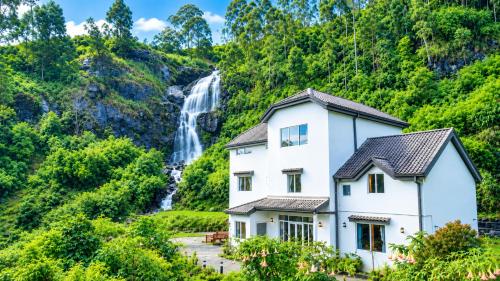 Exterior view, Crimple Cottage by Ceylon Rare Finds in Nuwara Eliya