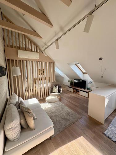 Old Town Apartment with FREE Parking