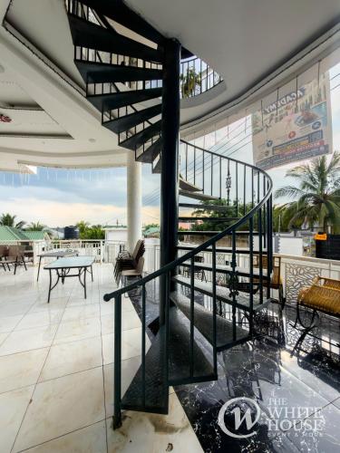 Vistas, The White House Events & More in Koforidua