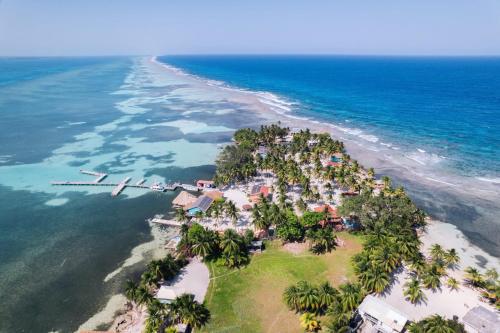 Зовнішній вигляд готелю, Blue Marlin Beach Resort in Дангріга