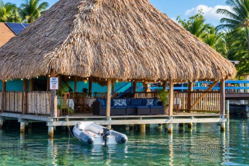 Ресторан, Blue Marlin Beach Resort in Дангріга