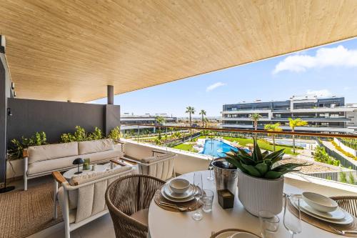 CasaBlanka Boutique Apartment, Pool & Sunset Terrace, Torrevieja