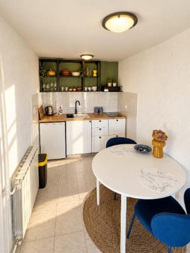 San Martin Studio Apartment in Bubani