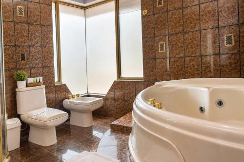 The Landmark I Jacuzzi and Kitchen Calacoto
