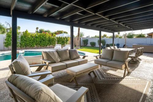 Three Palms Ranch - Private Pool & Hot Tub in شاندلر