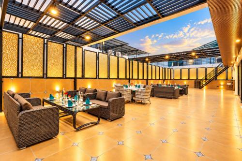 Facilities, Airport Premier In With Free Airport Drop in New Delhi