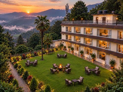 The Ambika Palace near Mall Road Mussoorie with Parking in Mussoorie