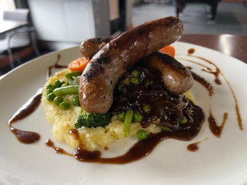 Food and beverages, The Guiding Star Hotel in Sunshine