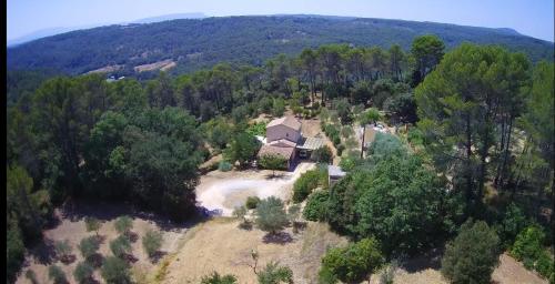 A szálláshely kívülről, La pinède de Manon (La pinede de Manon) in Barjols