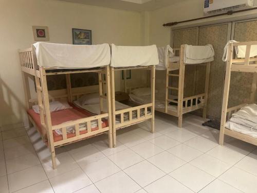 Shared room, male dormitory