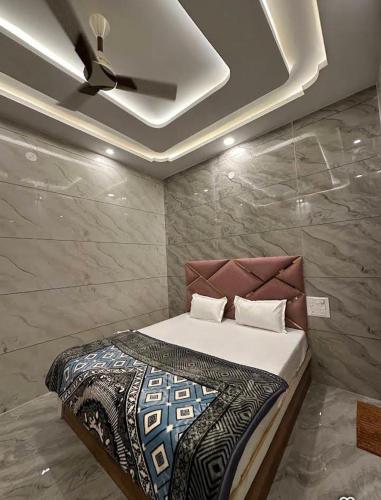 Hotel hari drashan in Bhadesar