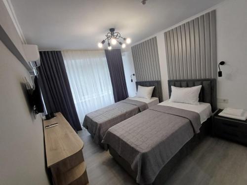 2 twin beds