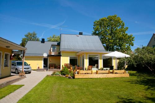 Garden, Kaare Guesthouse in Viljandi