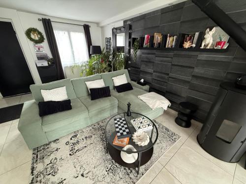 Cosy & Style blue forest room proche CDG AirPort in Tremblay-en-France