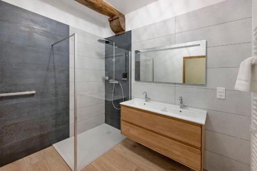 Bathroom, La Chasserie 2 - Grange Arthuis in Lavau (Burgundy)