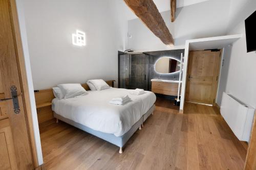 Exterior view, Chambre Chasserie 8-Grange Arthuis in Lavau (Burgundy)