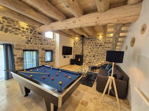 La Grange Des 3 Puys in Olloix