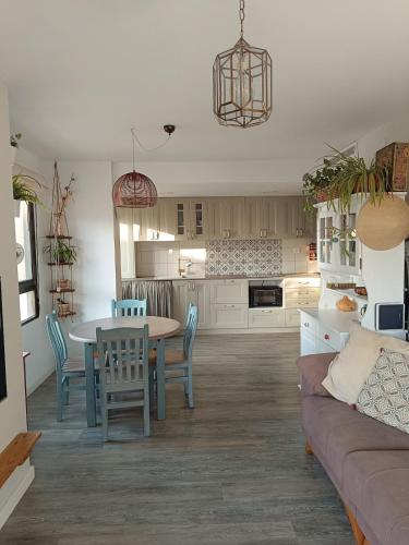 Apartamento de ensueño con piscina y vistas al mar