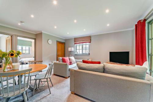 Host and Stay - Lodge 8 in New Dailly