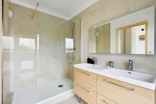 Chic Duplex with Rooftop -3BD-6P- Nogent-sur-Marne in Nogent-sur-Marne