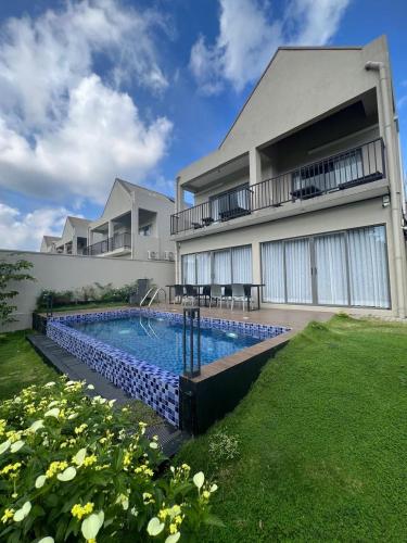 Villa 80