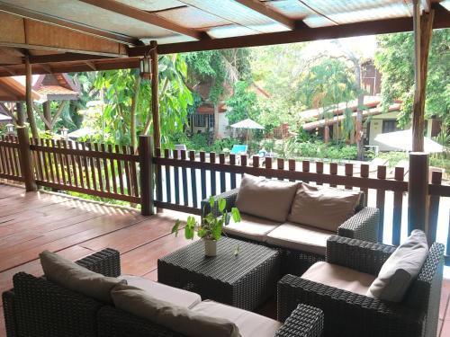 ハリーズ バンガロー & レストラン