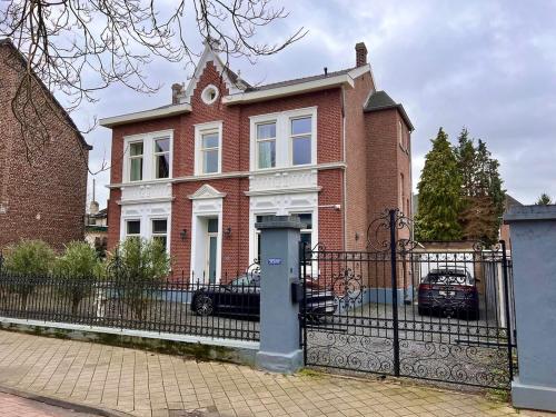 3 bedrooms, 3 beds
