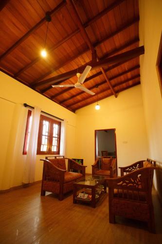 Tharanga Surfing Villa