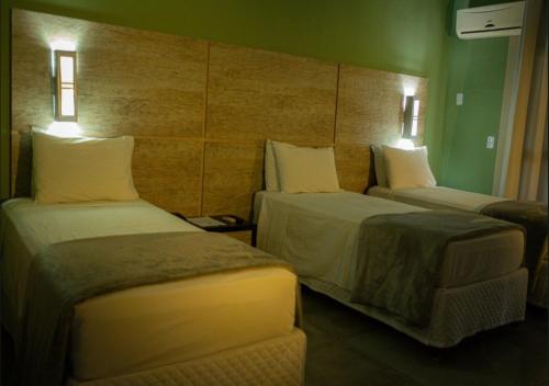 3 twin beds