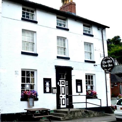 . Old New Inn, Llanfyllin