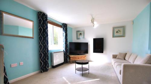 Spacious 3-Bedroom Ground Floor Flat with Free Parking near Cardiff Bay