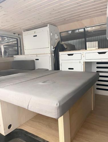 Vintage Camper Van Flamenco Blanco