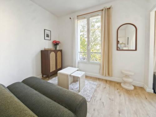 STUDIO CHIC ET RENOVE PRES DU CANAL SAINT MARTIN