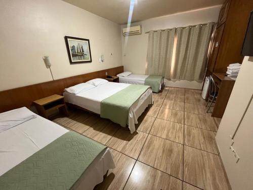 4 twin beds