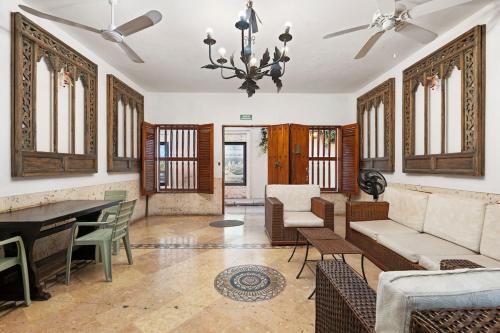 Luxury 5 Bedroom Old Town House