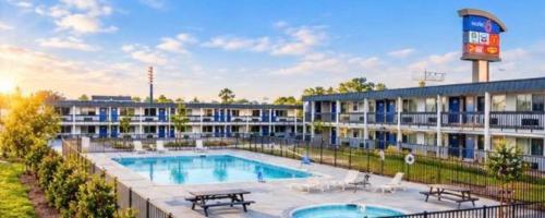 Motel 6-Claremont, CA