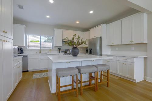 Near City of Hope Hospital, Newly Renovated Home in Duarte (CA)