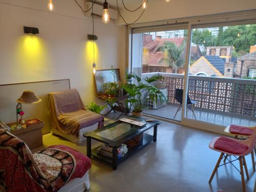 2 Bedroom FLAT in Olivos 3 blocks from Libertador and the train TORETIRO
