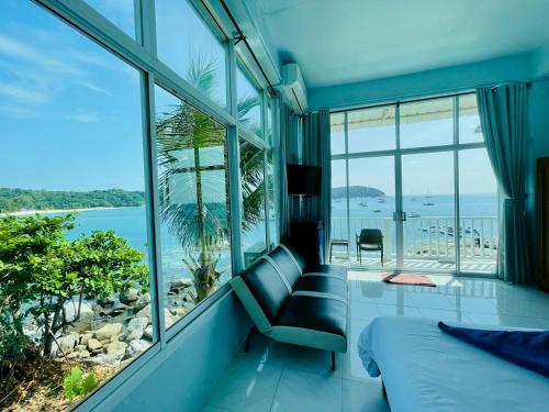 Naiharn On the Rock Resort in Пляж Най Харн
