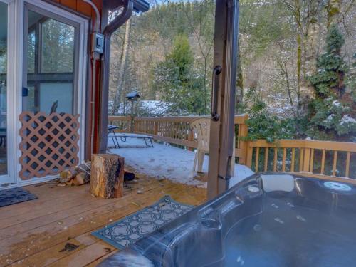 Shadowbrook Chalet, Welches (photo 3)