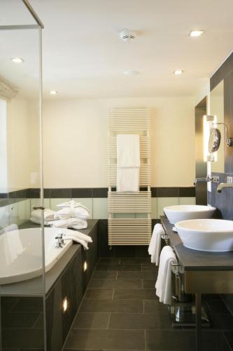 Hotel Maximilian Room Type - Deluxe Double Room