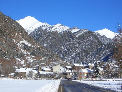 Apartaments Montaña - image 4