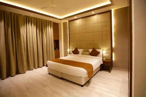 Suite, executive